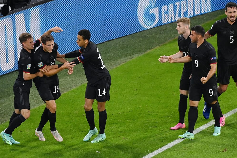 Jubeln die deutschen Spieler am Ende auch gegen England? Am Dienstagabend steht das Achtelfinale im Wembley-Stadion an.