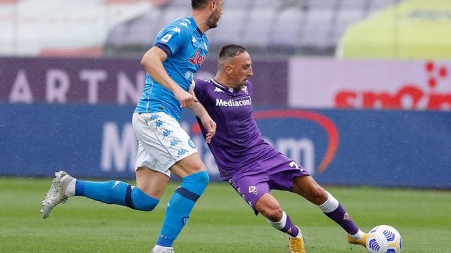 Franck Ribéry (r) wird wohl nicht beim AC Florenz bleiben. Franck Ribéry (r) wird wohl nicht beim AC Florenz bleiben.