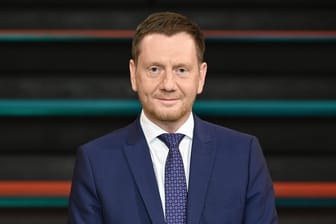 Sachsens Ministerpräsident Michael Kretschmer von der CDU (Archivbild): Der Politiker wurde im Internet bedroht. Eine Urheberin wurde jetzt vom LKA ausfindig gemacht.