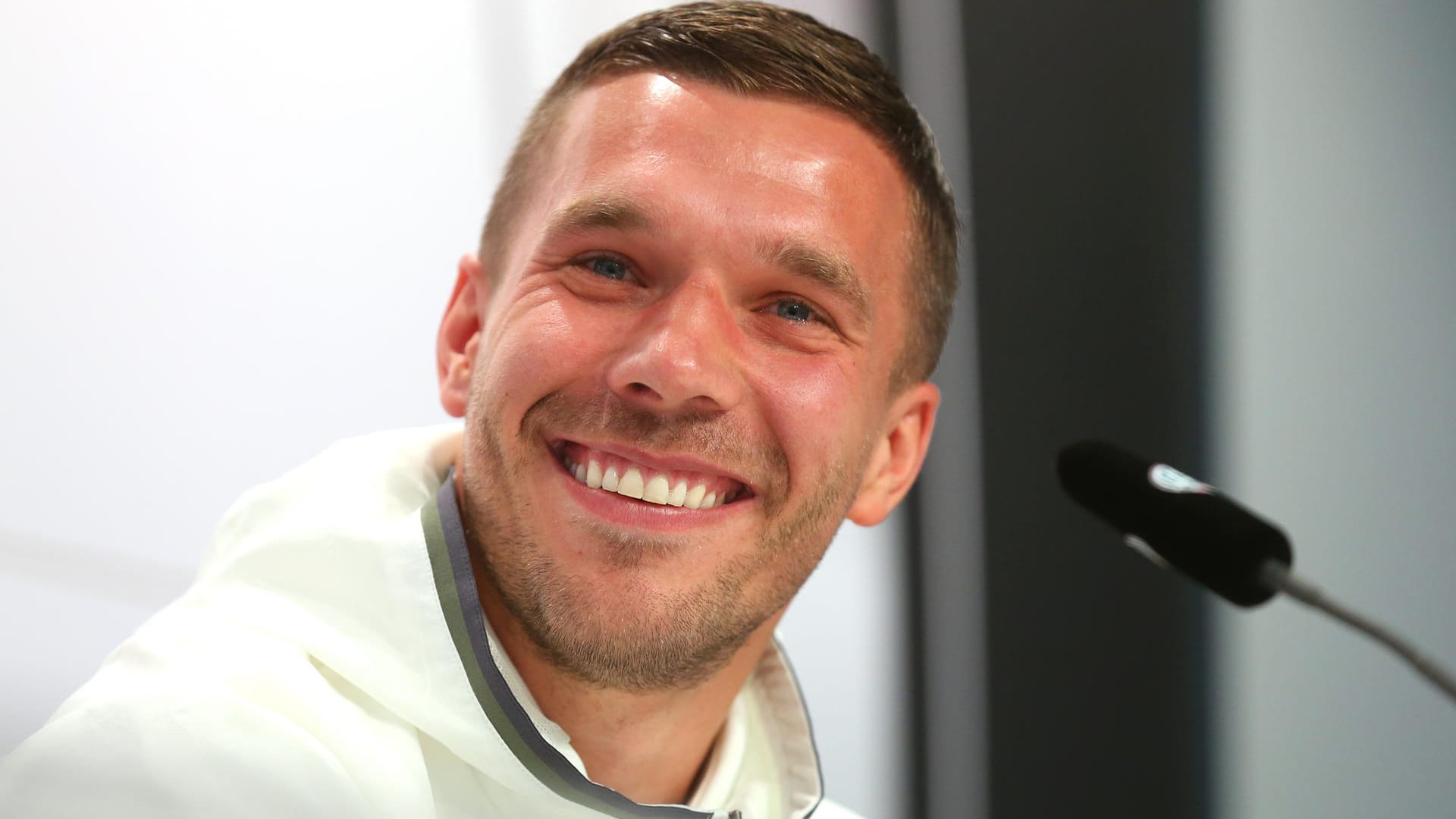 Lukas Podolski: Der Ex-Fußballer ist jetzt bei RTL.