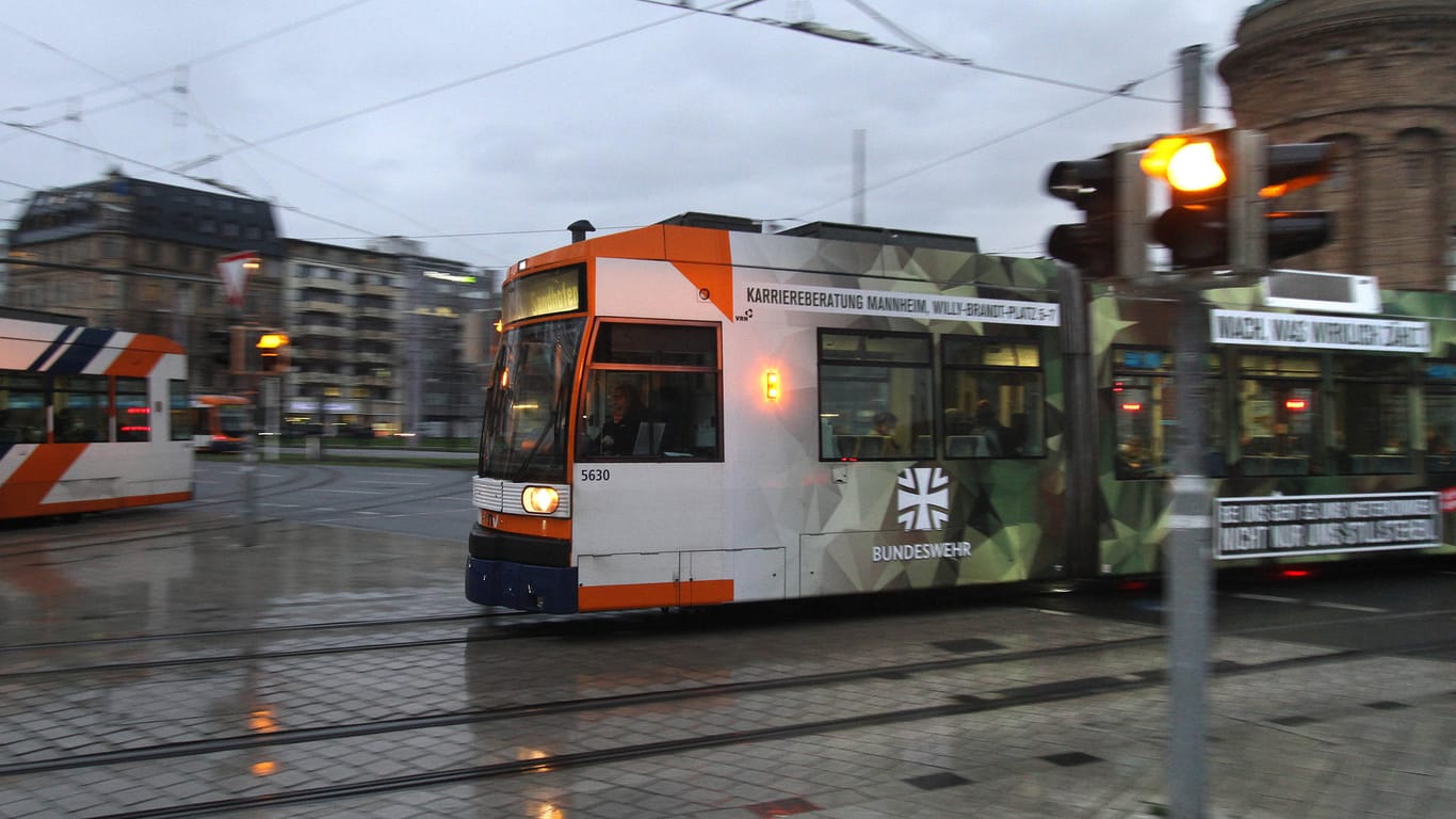 Straßenbahn in Mannheim: Der Verkehr nach Mannheim blieb knapp zwei Stunden unterbrochen (Symbolbild).