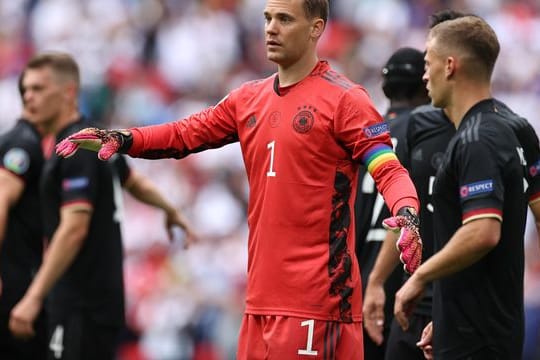 Auch in Wembley lief DFB-Kapitän Manuel Neuer wieder mit der Regenbogen-Binde am Arm auf.