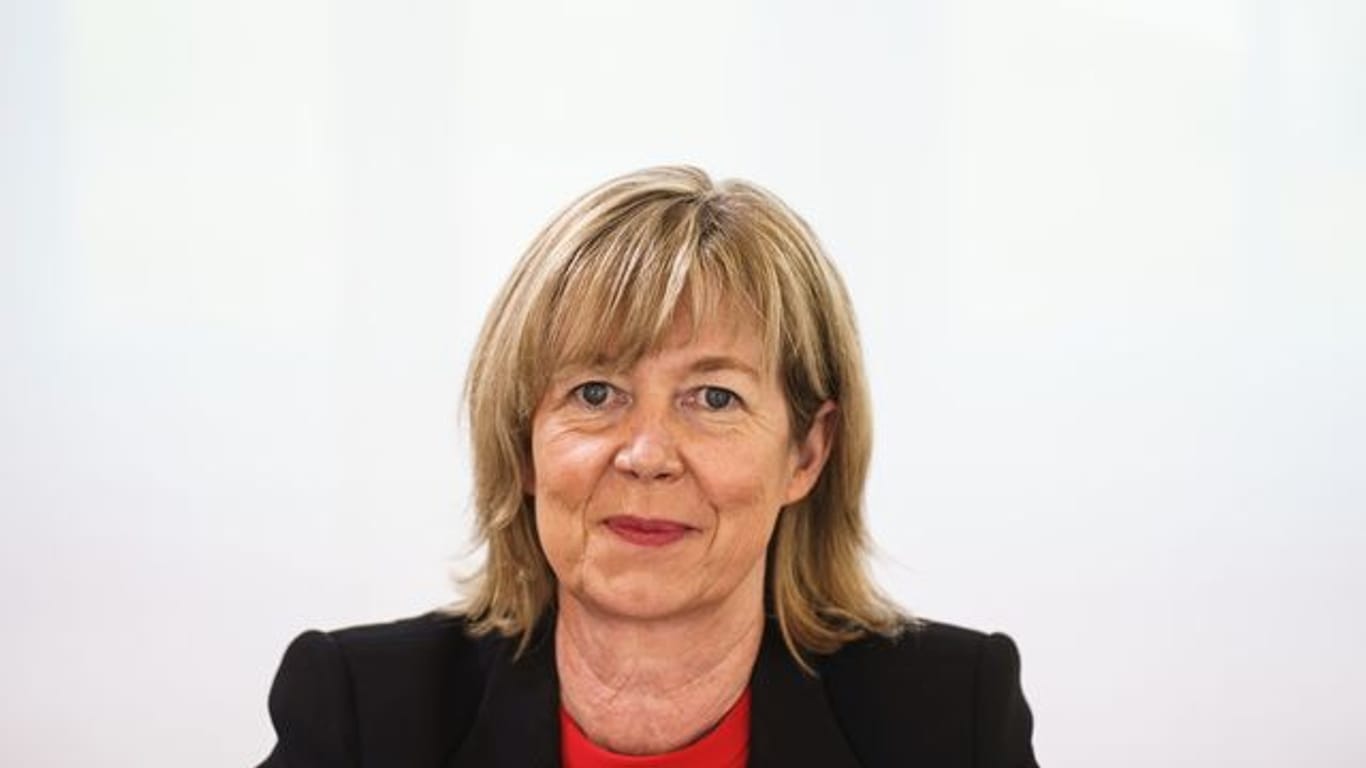 Doris Ahnen (SPD) sitzt in der Staatskanzlei
