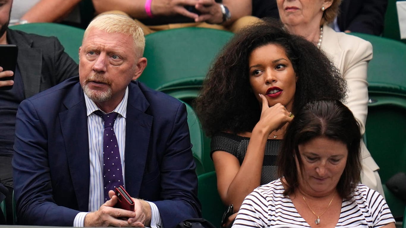 Boris Becker: Gemeinsam mit Lilian De Carvalho Monteiro schaut er sich das Turnier in Wimbledon an.