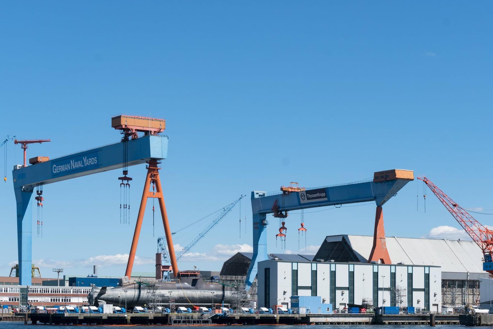 Ein U-Boot liegt in der Werft (Archivbild): Bei dem geplanten Service-U-Boot sollen besondere Marinetechniken angewendet werden.