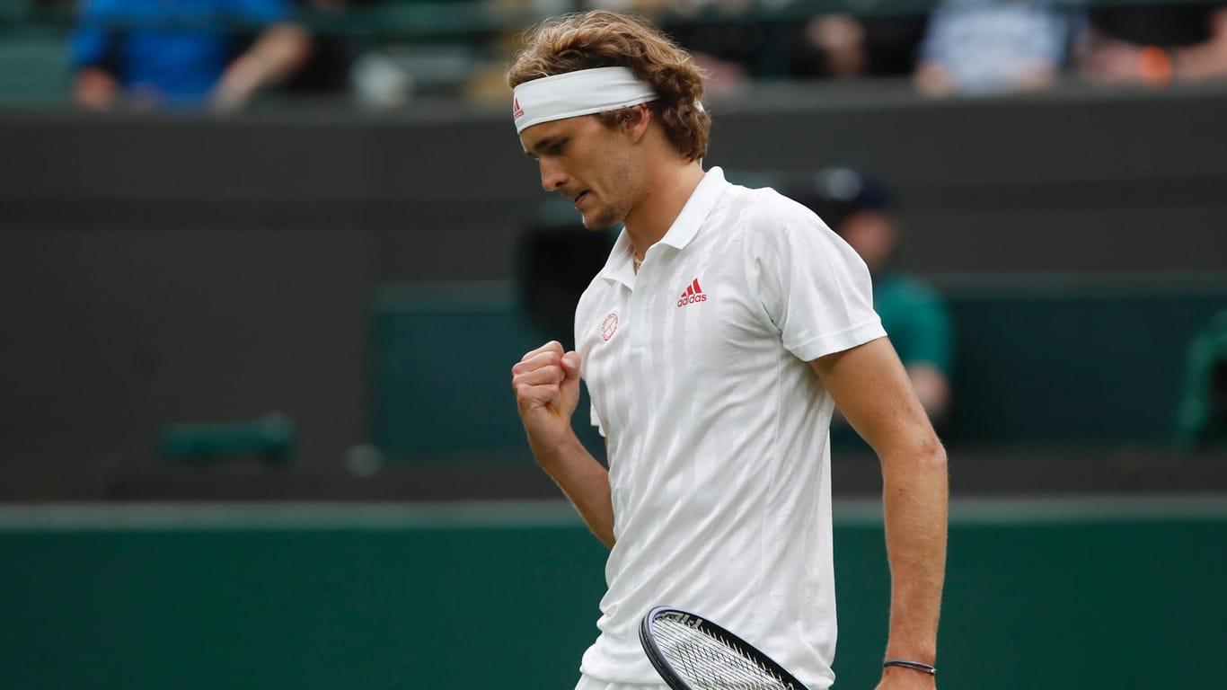 Alexander Zverev: Der beste deutsche Tennisprofi zieht locker in die zweite Runde von Wimbledon ein.