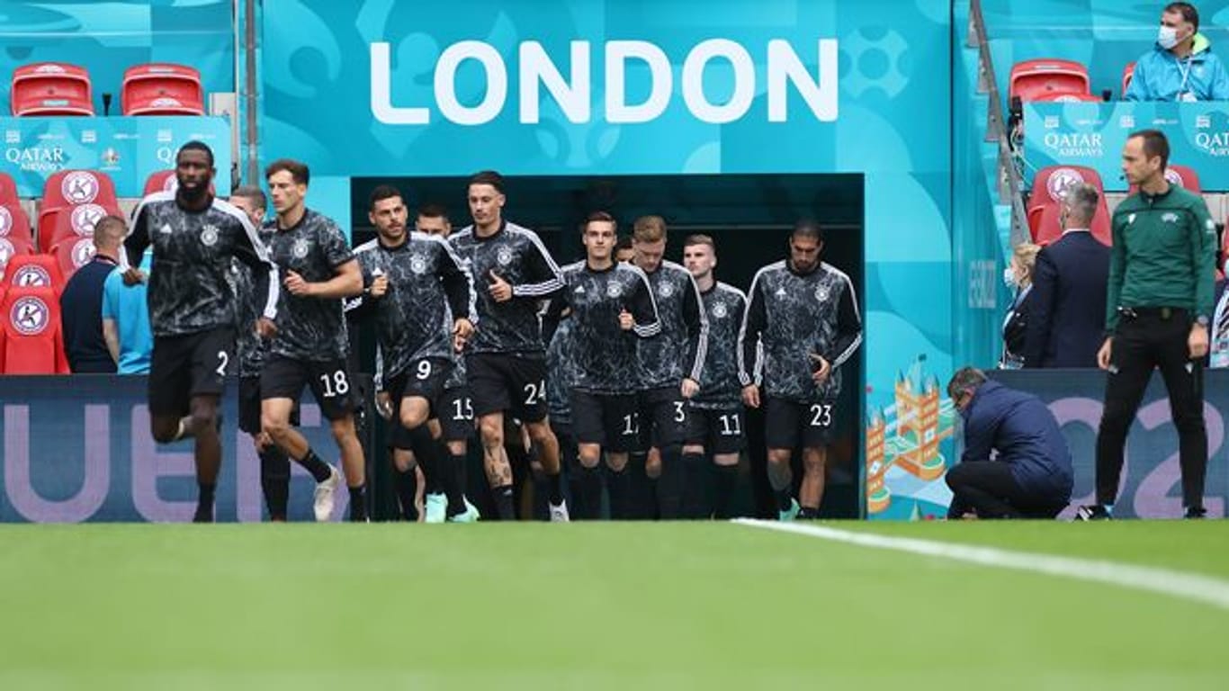 Mit drei Änderungen in der Startelf startet die DFB-Elf im Prestigeduell gegen England.