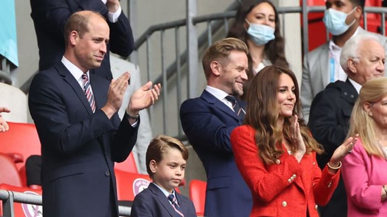 Prinz William verfolgte mit Frau Kate und Sohn Prinz George das EM-Achtelfinale in Wembley.