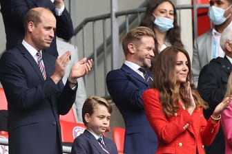 Prinz William verfolgte mit Frau Kate und Sohn Prinz George das EM-Achtelfinale in Wembley.