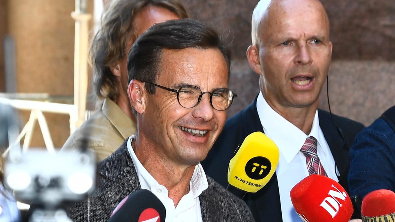 Ulf Kristersson (l.), Vorsitzender der Moderaten: Seine Partei soll bis Freitag ein Regierungsbündnis in Schweden schmieden.