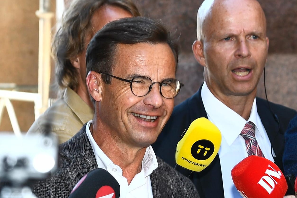 Ulf Kristersson (l.), Vorsitzender der Moderaten: Seine Partei soll bis Freitag ein Regierungsbündnis in Schweden schmieden.