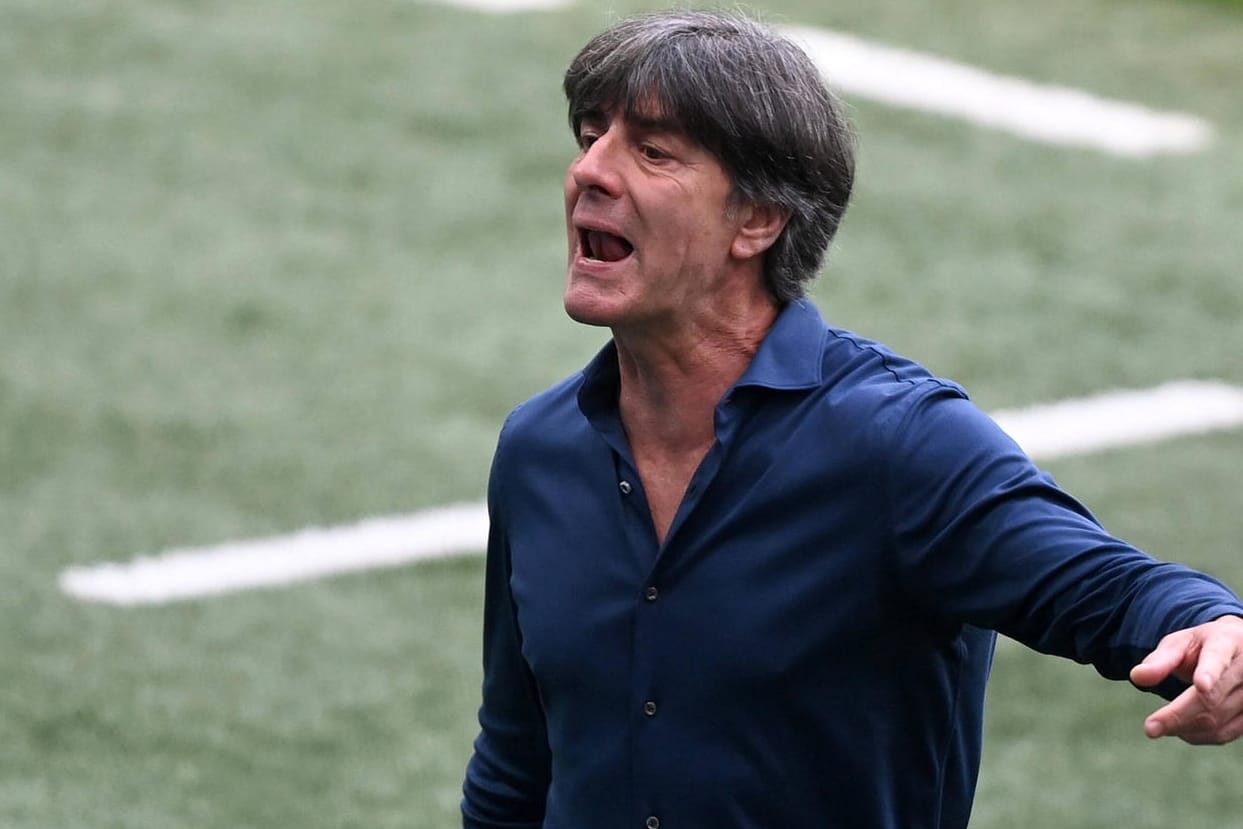 Joachim Löw: Der Bundestrainer machte mit der Partie England - Deutschland sein 198. und letztes Spiel für die Nationalmannschaft.