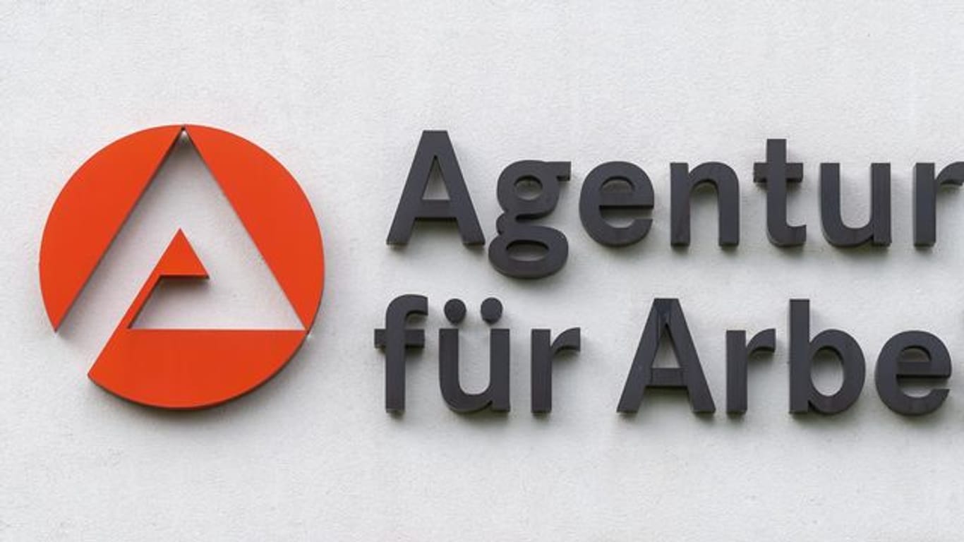 Das Logo der Agentur für Arbeit ist zu sehen