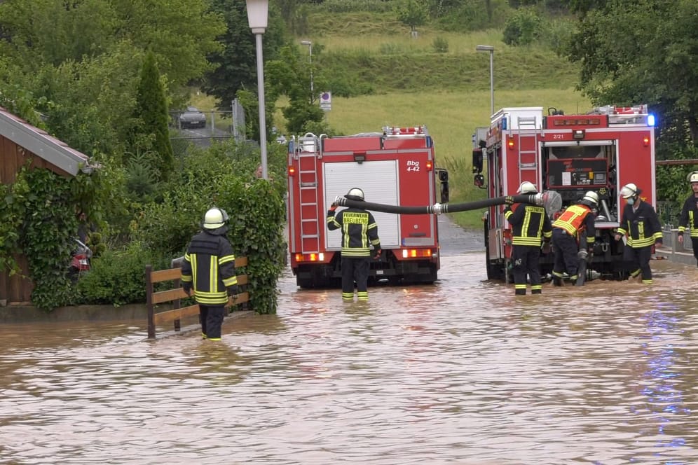 Feuerwehreinsatz in Hessen: In mehreren Bundesländern kam es zu Überschwemmungen.