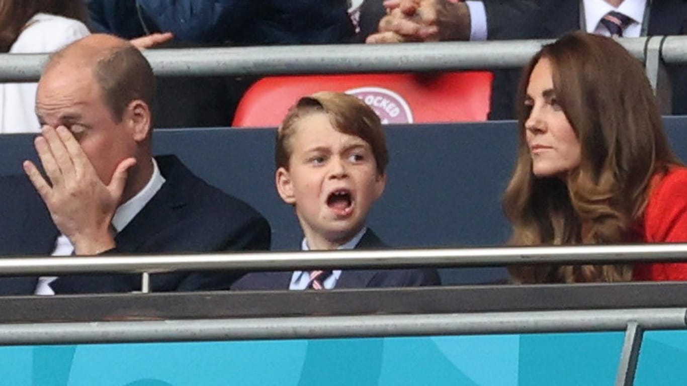 Prinz George: Der Siebenjährige sah das EM-Spiel zusammen mit seinen Eltern im Stadion.
