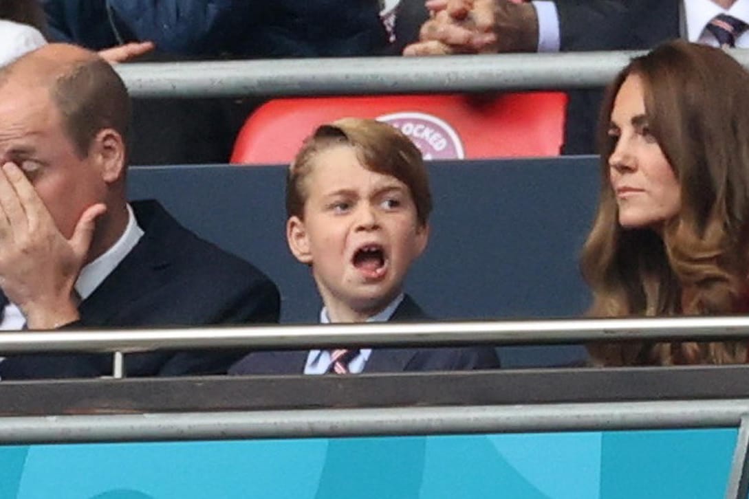 Prinz George: Der Siebenjährige sah das EM-Spiel zusammen mit seinen Eltern im Stadion.