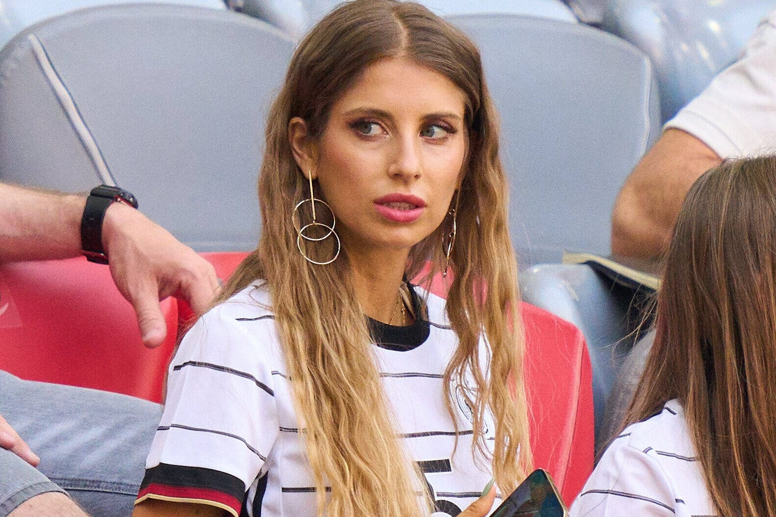Cathy Hummels: Auf Instagram zeigt sie sich traurig, aber stolz.