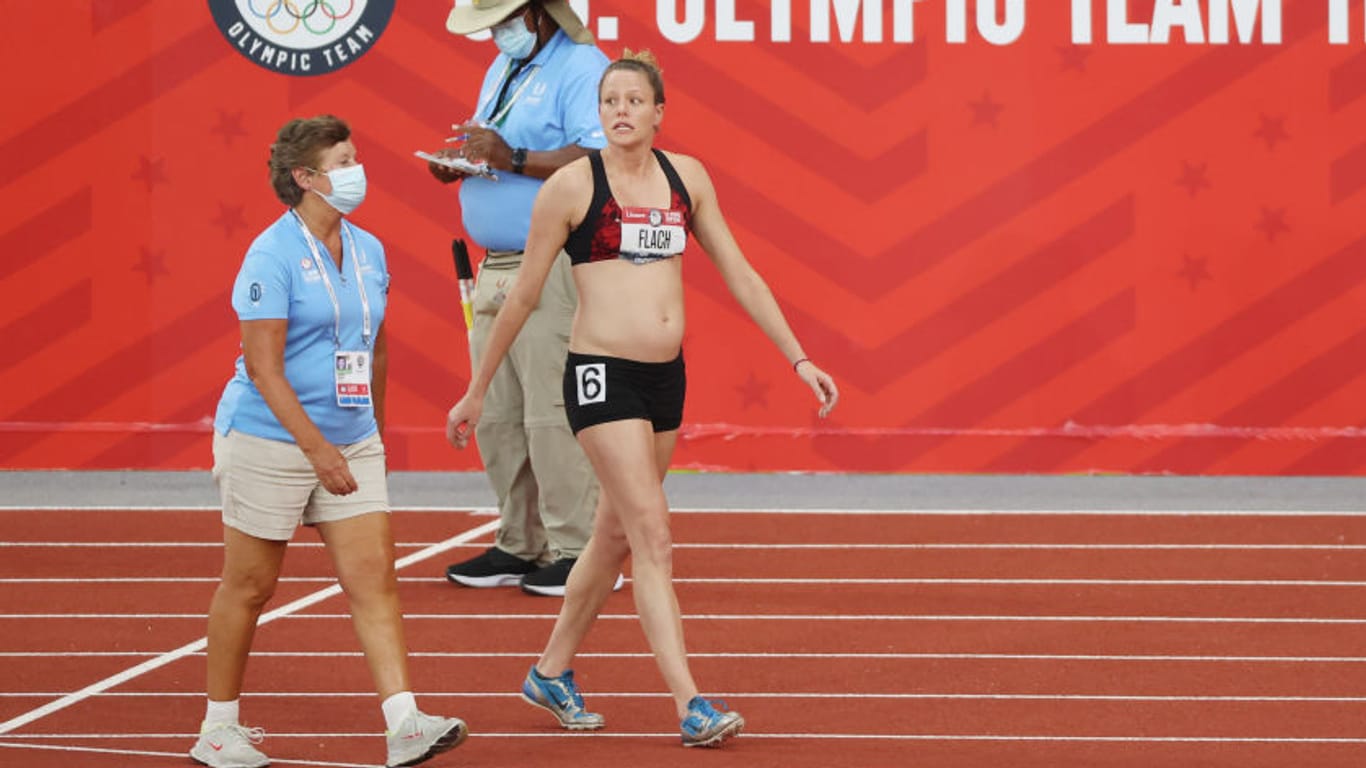 Lindsay Flach (rechts): Die Siebenkämpferin nahm in den USA schwanger an einem Ausscheidungswettkampf für die Olympischen Spiele in Tokio teil.