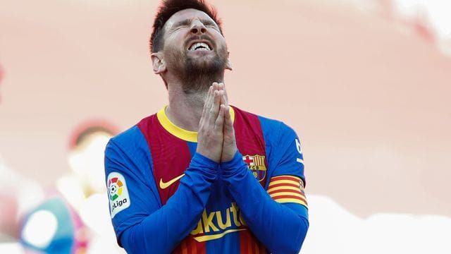 Trägt Lionel Messi weiter das Trikot vom FC Barcelona?.