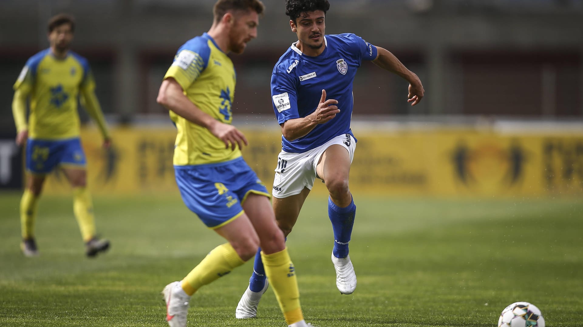 Guilherme Ramos (blaues Trikot, Archivbild): Er wechselt zur kommenden Saison nach Ostwestfalen. Guilherme Ramos (blaues Trikot, Archivbild): Er wechselt zur kommenden Saison nach Ostwestfalen.