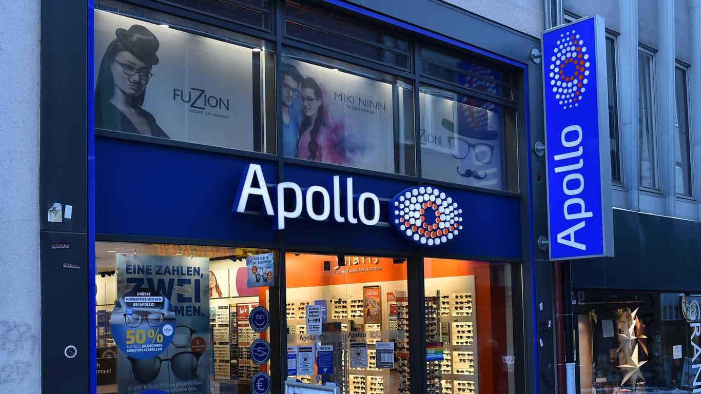 Ein "Apollo Optik"-Laden (Symbolbild): Die 800 Filialen in Deutschland gehören nun zu dem "Ray Ban"-Hersteller EssilorLuxottica.