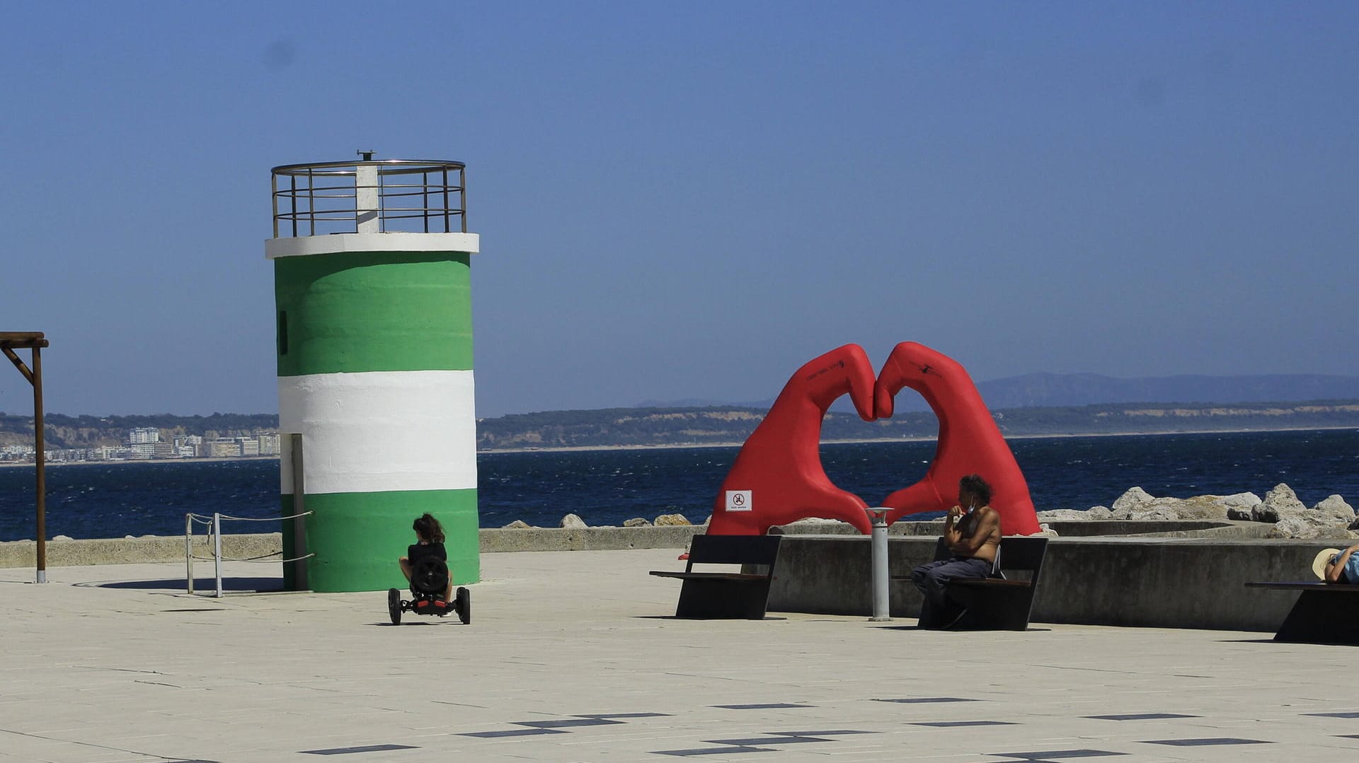 Lissabon: Einige Anbieter haben im Falle Portugals bereits Reisen bis Ende Juli abgesagt und bieten gebührenfreie Stornierungen und Umbuchungen an.