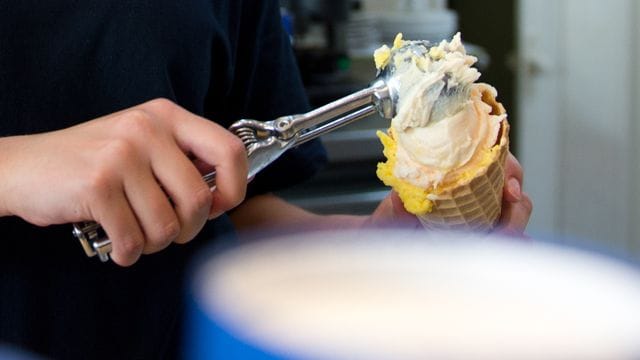 Die Eisdiele ist ein beliebter Ort für Ferienjobs.