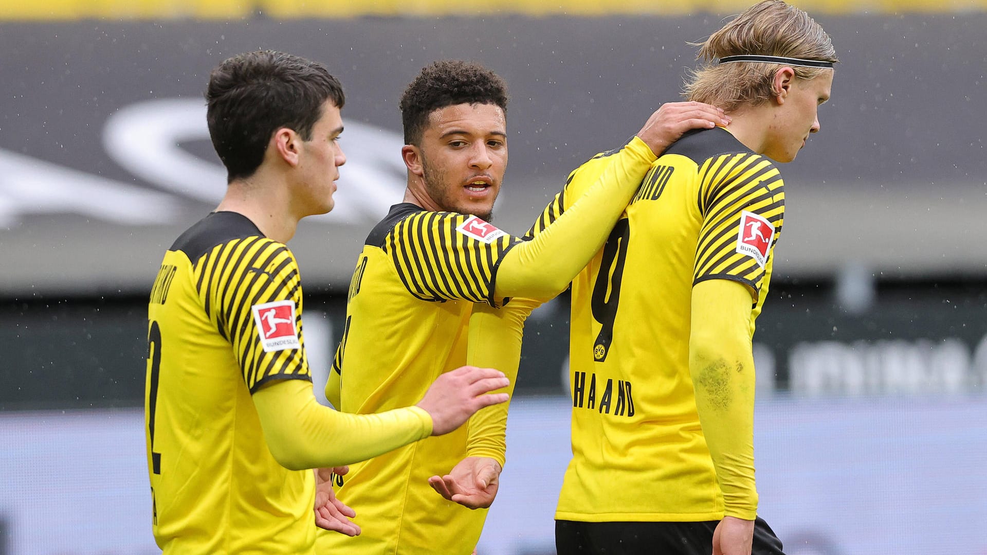 Jadon Sancho (M.): Der Stürmer gilt beim BVB schon seit Monaten als Wechselkandidat. Jadon Sancho (M.): Der Stürmer gilt beim BVB schon seit Monaten als Wechselkandidat.