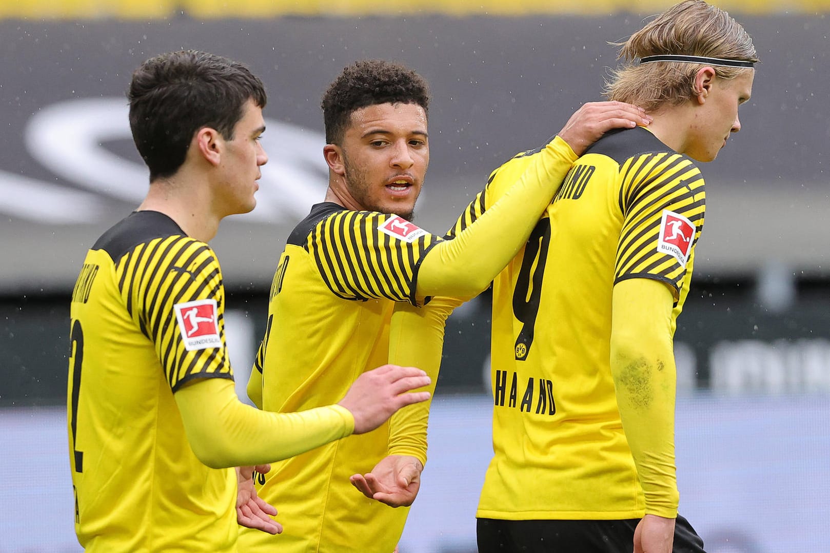 Jadon Sancho (M.): Der Stürmer gilt beim BVB schon seit Monaten als Wechselkandidat.