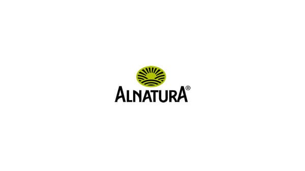 Die Marke Alnatura geht über die EU-Öko-Standards hinaus. Hier müssen 100 Prozent der Zutaten aus Bio-Anbau stammen. Zudem sind oft weniger Zusatzstoffe in den Produkten enthalten.