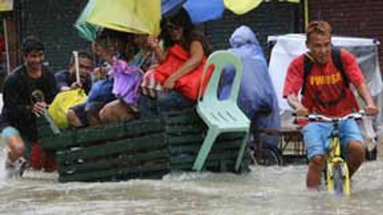 Tropensturm auf den Philippinen: In Pasig City östlich der Hauptstadt Manila stehen die Straßen unter Wasser