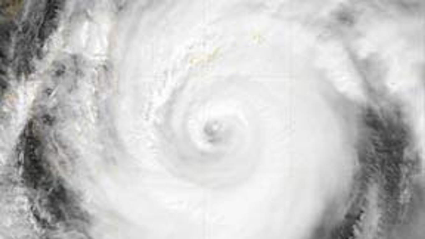 Taifun "Jelawat" aus dem All gesehen