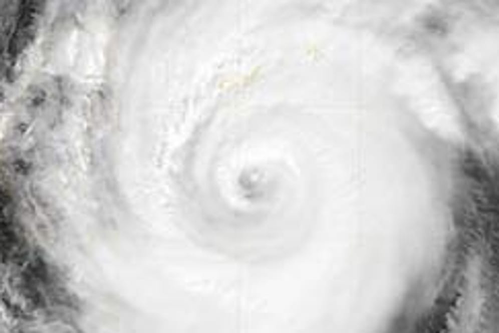 Taifun "Jelawat" aus dem All gesehen