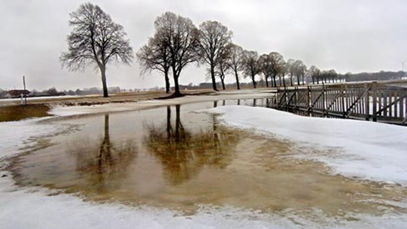 Starker Niederschlag und Tauwetter können in Alpenvorland zu Überflutungen führen.