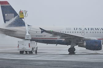 Wintereinbruch in den USA, Flughafen von Allentown (Pennsylvania)