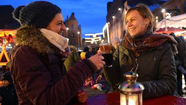 In guter Gesellschaft schmeckt der Glühwein auch, wenn es nicht so kalt ist