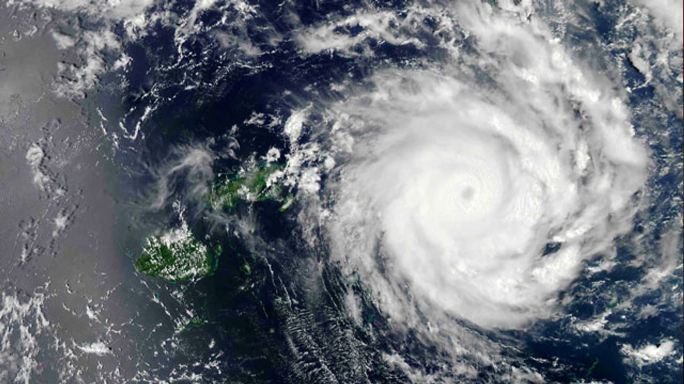 Zyklon "Ian" über den Fidschi Inseln und Tonga im Pazifik