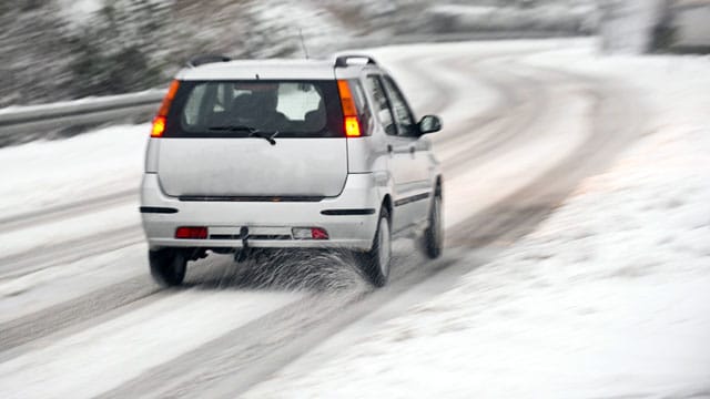 Schnee und vor allem Regen können auf vielen Straßen für Rutschgefahr sorgen