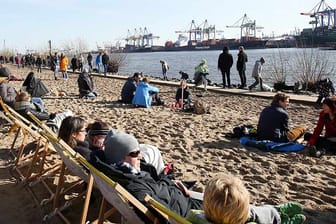 Die Woche startet verbreitet sonnig, wie hier an der Elbe in Hamburg