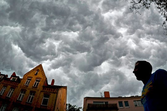 Gewitterwolken über Hannover: Meteorologen erwarten eine unruhige Zeit beim Wetter Gewitterwolken über Hannover: Meteorologen erwarten eine unruhige Zeit beim Wetter