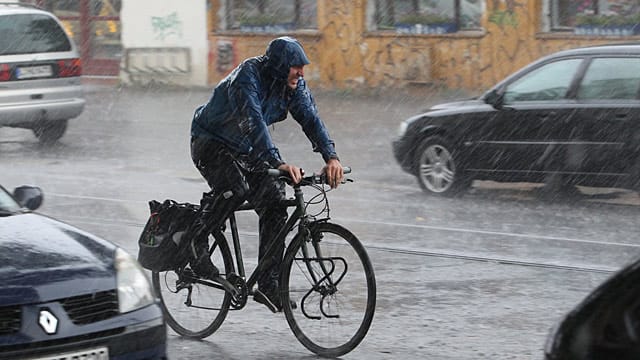 Ungemütliches Wetter naht: Die neue Kaltfront hat ordentlich Schauer und Gewitter im Gepäck Ungemütliches Wetter naht: Die neue Kaltfront hat ordentlich Schauer und Gewitter im Gepäck
