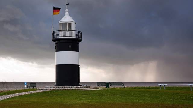 Dunkle Wolken über der Nordsee