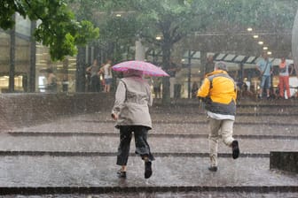 Kräftiger Dauerregen kann die Urlaubsstimmung vermiesen