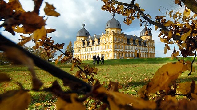 Nach dichteren Wolken sind auch immer wieder heitere Momente möglich - wie hier am Schloss Seehof in Bamberg. Nach dichteren Wolken sind auch immer wieder heitere Momente möglich - wie hier am Schloss Seehof in Bamberg.