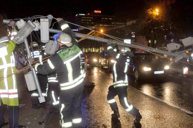 Der erste Herbststurm hat - wie hier in Stuttgart - für zahlreiche Rettungseinsätze gesorgt und Schäden angerichtet