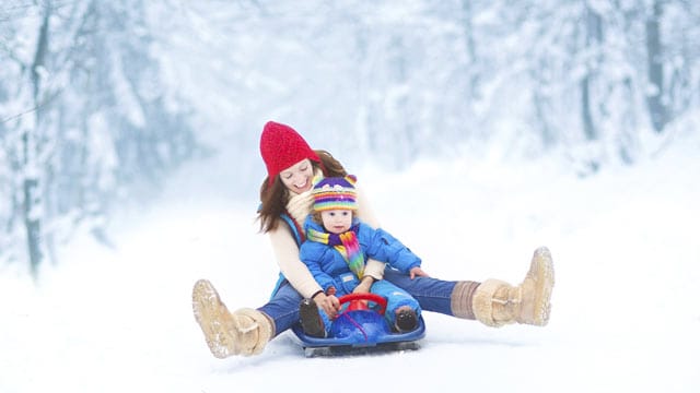 Mit dem Schlitten im Schnee - für viele ein Winter-Ideal.