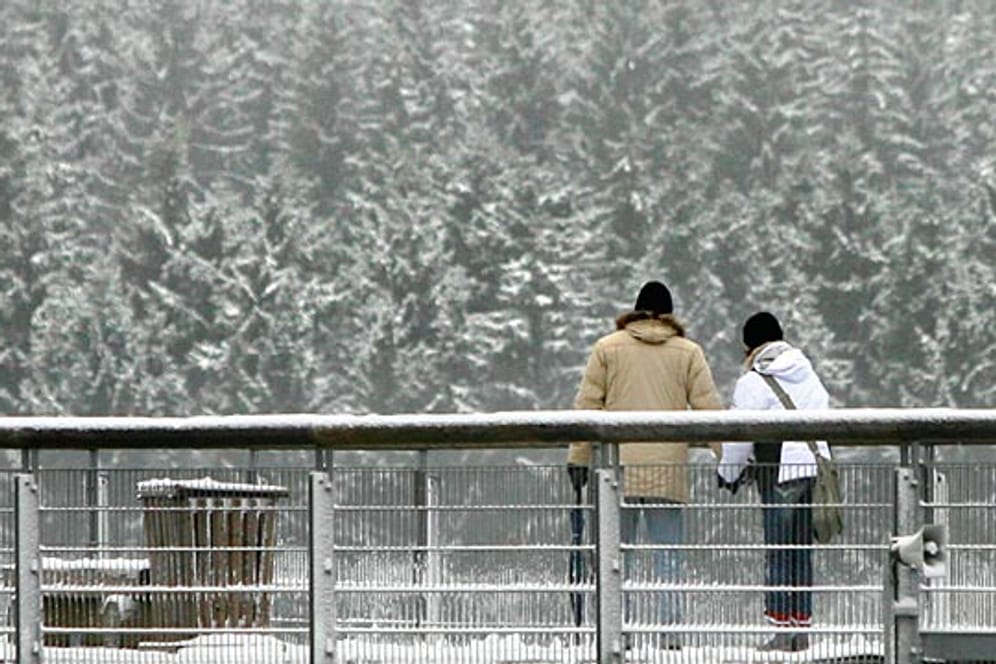 Leichte Schneedecke im sauerländischen Winterberg