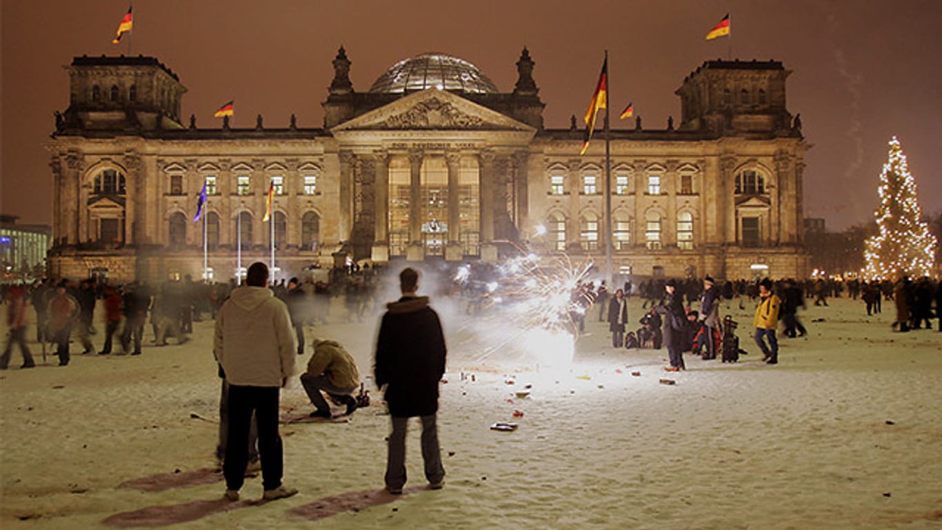Schnee, bedeckter Himmel, leichter, um null Grad - das Silvesterwetter in Berlin