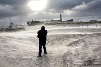 Stürmische Zeiten - nicht nur an der Küste in Rostock-Warnemünde