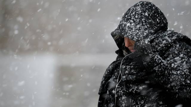 Durch den starken Wind kann es zu gefährlichen Schneeverwehungen kommen.